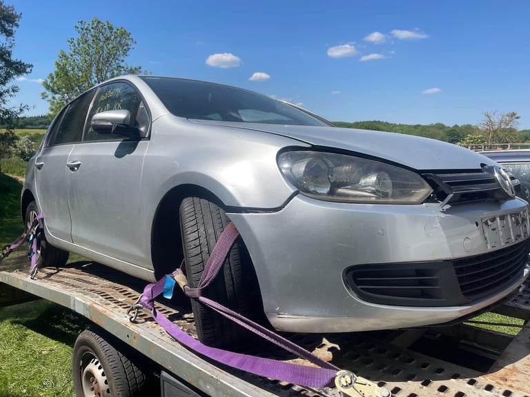 Breaking for parts Volkswagen Golf MK6 1.6 diesel CAY automatic, silver