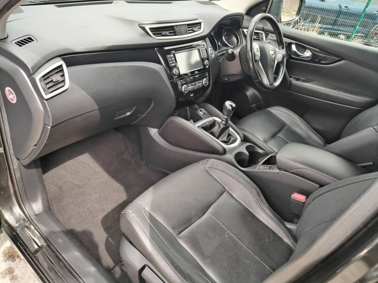 2015 Nissan Qashqai 1.6 dCi Tekna 5dr HATCHBACK Diesel Manual