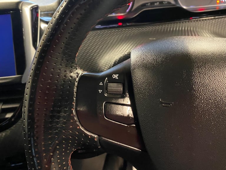 PEUGEOT 208 1.2 PureTech GT Line 2015