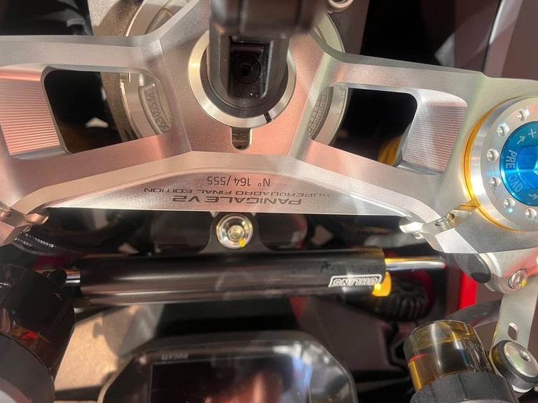 DUCATI PANIGALE V2 SUPERQUADRO FINAL EDITION HUGE BUILD SPEC !!