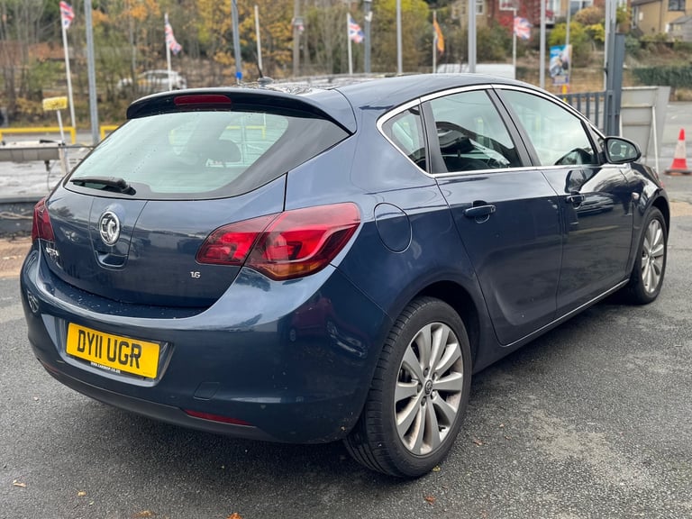 2011 Vauxhall Astra 1.6i 16V SE 5dr HATCHBACK Petrol Manual