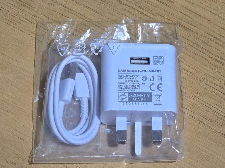 Samsung Charger Mains Adapter with USB-C cable