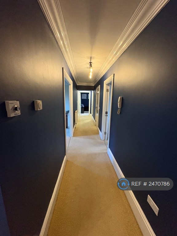 3 bedroom flat in Clickers Drive, Northampton, NN5 (3 bed) (#2470786)