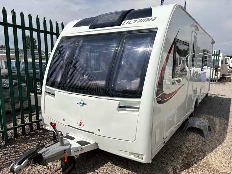LUNAR ULTIMA 554 - FIXED SINGLE BEDS + END WASHROOM + MOTORMOVER