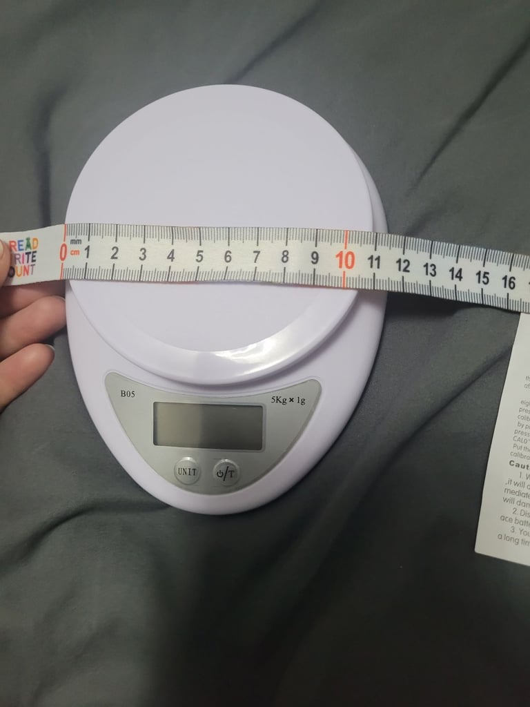 Kitchen scale with batteries.  Collection dunfermline fife