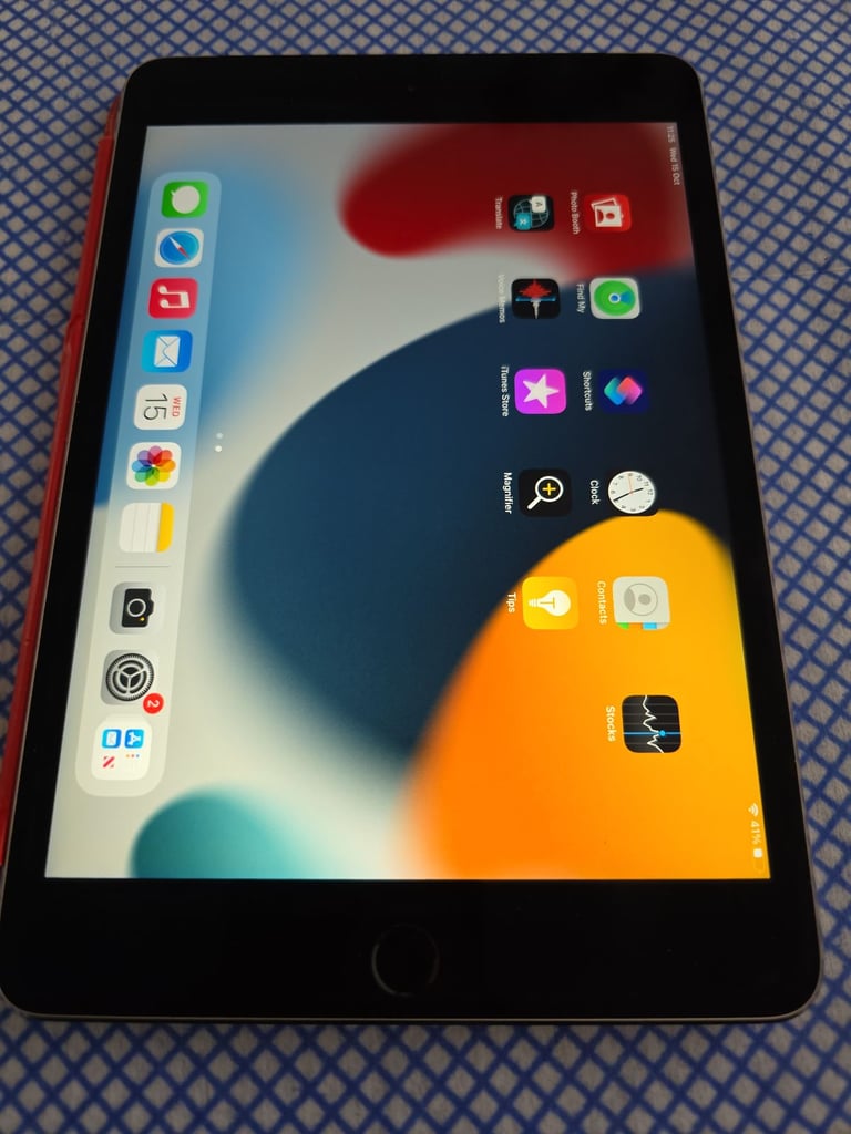 Apple ipad mini4. 128GB wifi plus cellular 