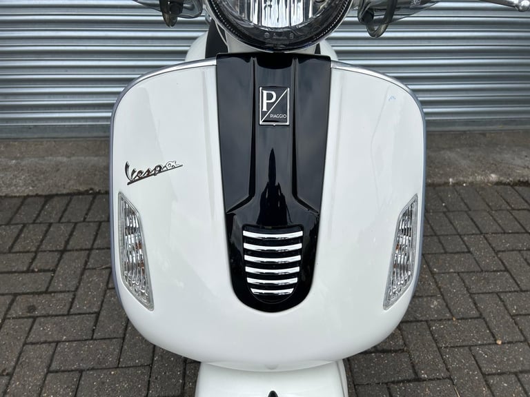 Piaggio Vespa GTS 300 Super