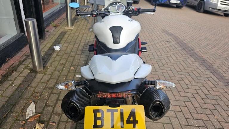 TRIUMPH SPEED TRIPLE R