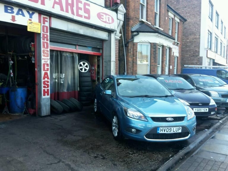 FORD FOCUS CAR BREAKERS