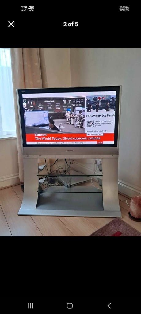 40-inch Panasonic television with stand and freeview 