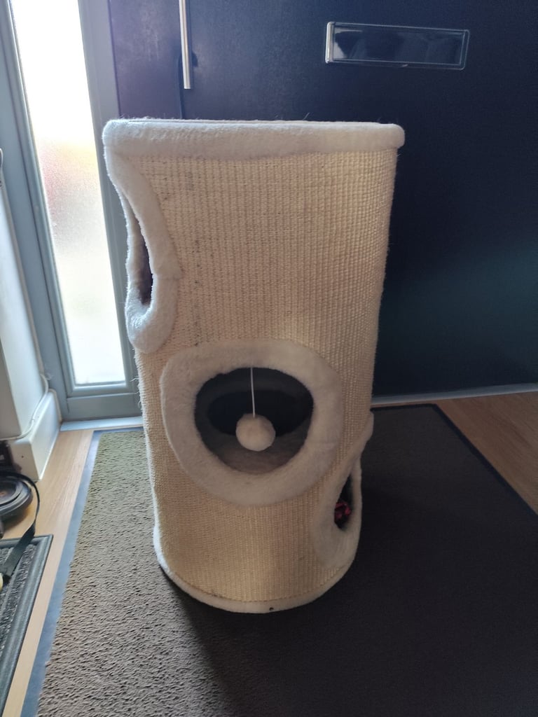 Cats tower/scratcher