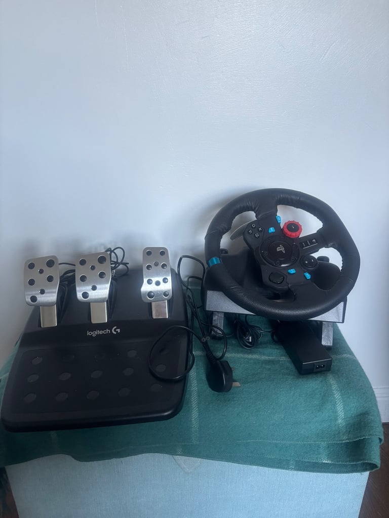 image for PlayStation 4 steering wheel and pedals 