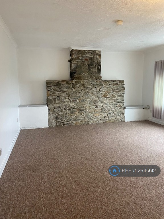 2 bedroom flat in Ivydene, Whitland, SA34 (2 bed) (#2645612)