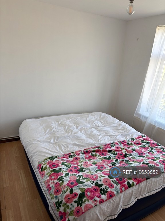 2 bedroom flat in Bushey, Bushey, WD23 (2 bed) (#2653852)