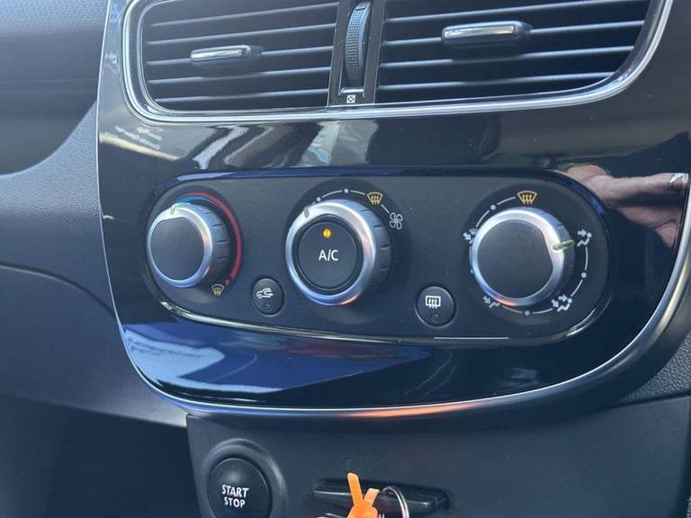 2017 Renault Clio 1.5 Play DCi 90 Diesel Manual 5 Door Hatchback Silver