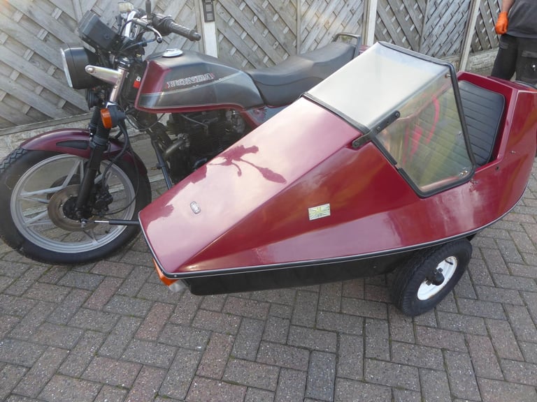 HONDA CB 450 SIDECAR OUT FIT SQUIRE SIDECAR HAD IT STARTS NEEDS A GOOD SERVICE