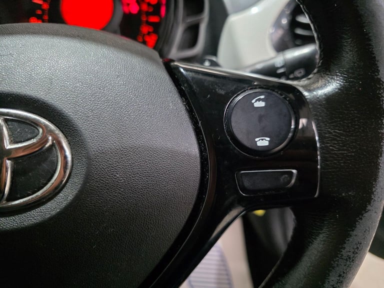2015 Toyota AYGO 1.0 VVT-i x-pression x-wave x-shift Euro 5 5dr Euro 5 HATCHBACK Petrol Automatic