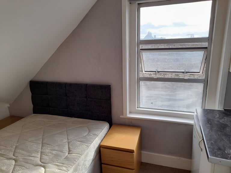 Spacious & Cosy Studio for Rent in - ME14 2UU
