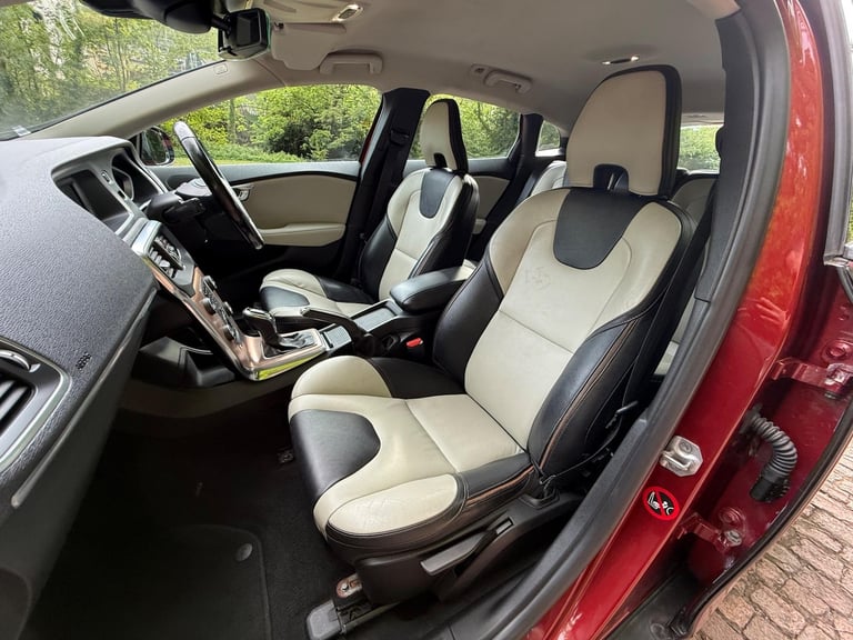 2014 Volvo V40 Cross Country 1.6 D2 Lux Powershift Euro 5 (s/s) 5dr HATCHBACK Diesel Automatic