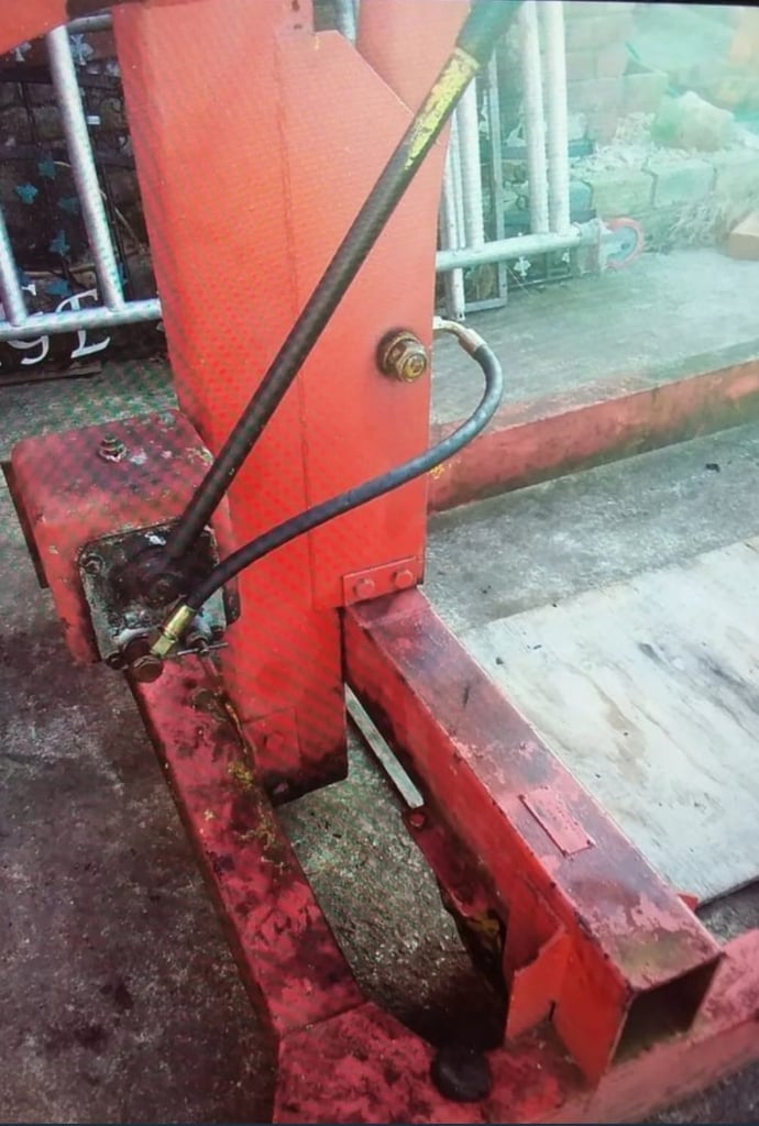 floor crane - 2 ton - long reach