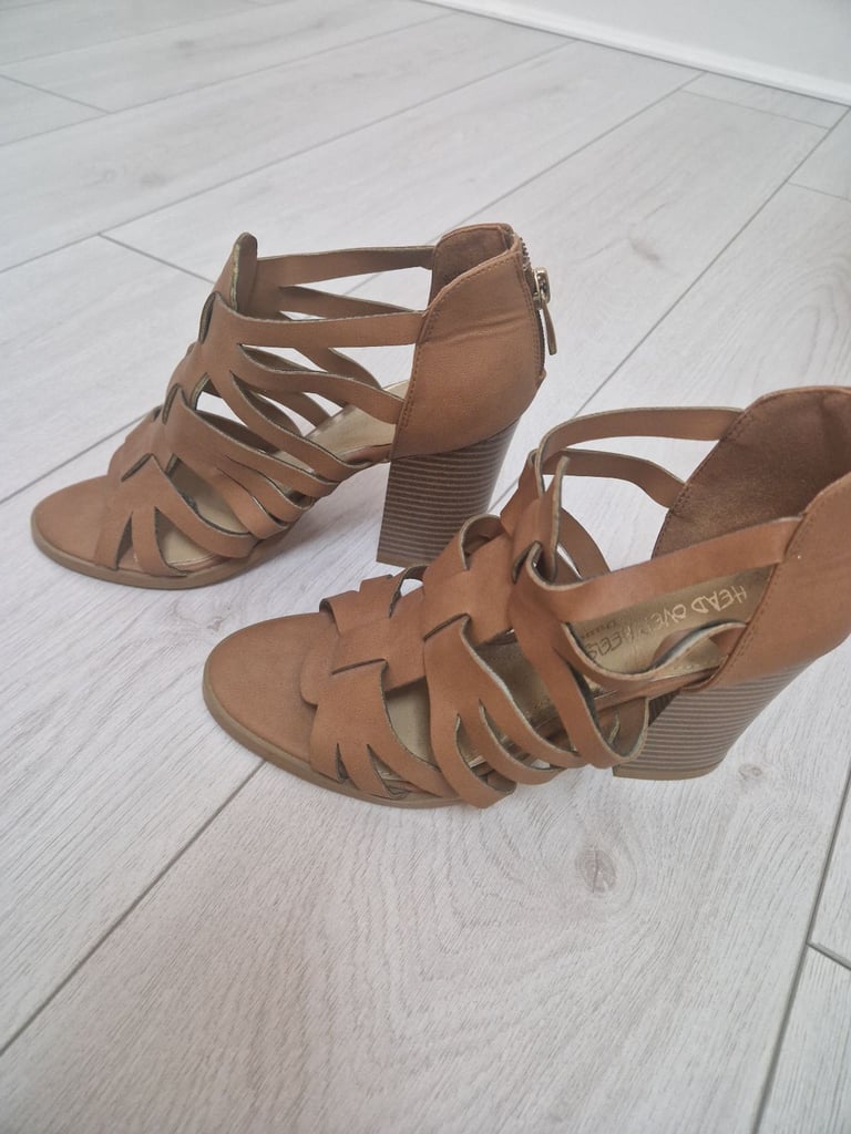 Tan heeled sandles
