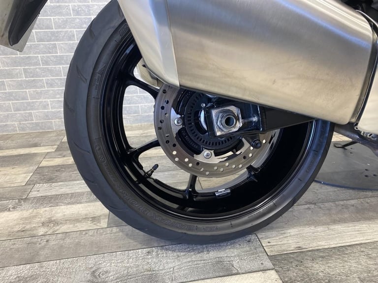 2021 SUZUKI GSX 1300 R HAYABUSA WITH ONLY 4701 MILES IN THE BEST COLOUR SCHEM...