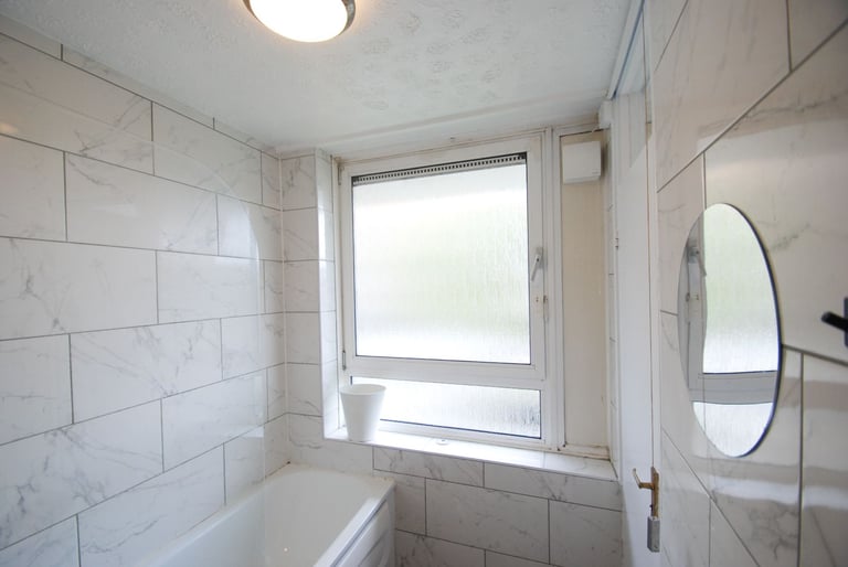 Two bedroom ground floor ex-local maisonette E14