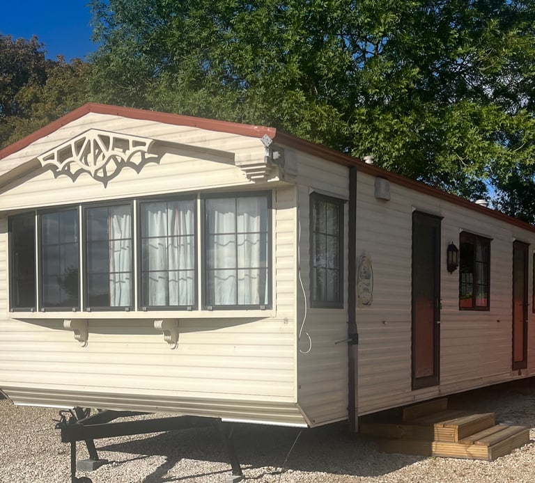 Residential static caravans to rent long term on private site in Somerset