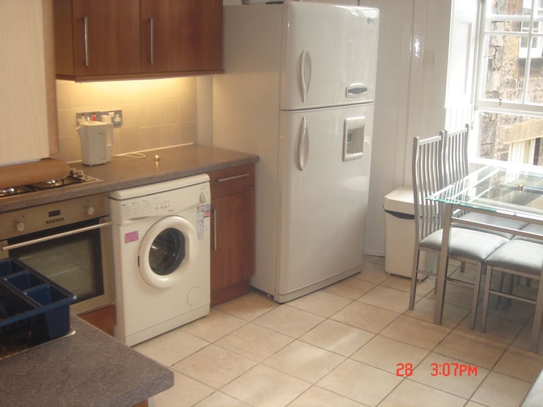 CITY CENTER LUXUARY DOUBLE ROOM ALL BILLS INCLUDED NEAR PRINCESS STREET 
