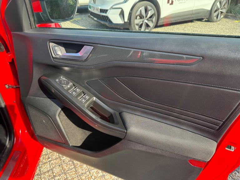 2018 Ford Focus 1.0T EcoBoost ST-Line Euro 6 (s/s) 5dr HATCHBACK Petrol Manual