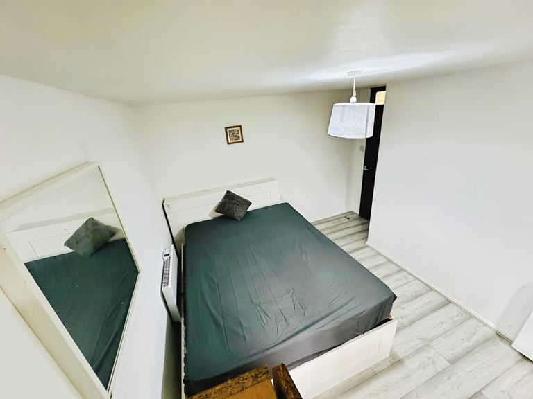 2 bedroom flat in 2 Bed Flat For Sale, IG11