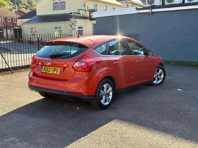 2012 Ford Focus 1.6 125 Zetec 5dr Powershift HATCHBACK Petrol Automatic