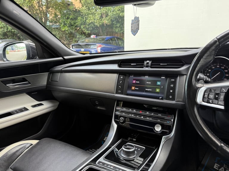 2016 Jaguar XF 3.0d V6 S 4dr Auto SALOON DIESEL Automatic