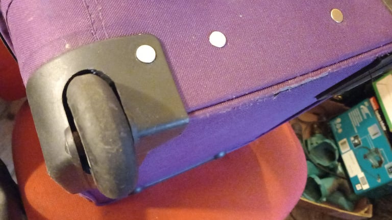 sutcase small