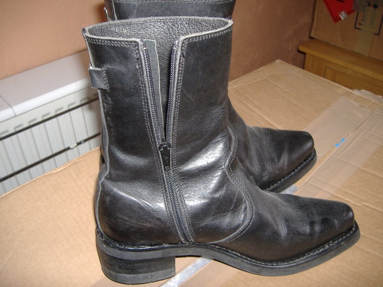 GEN HARLEY DAVIDSON LADIES LEATHER BOOTS SIZE 6 NOT WORE OUTSIDE