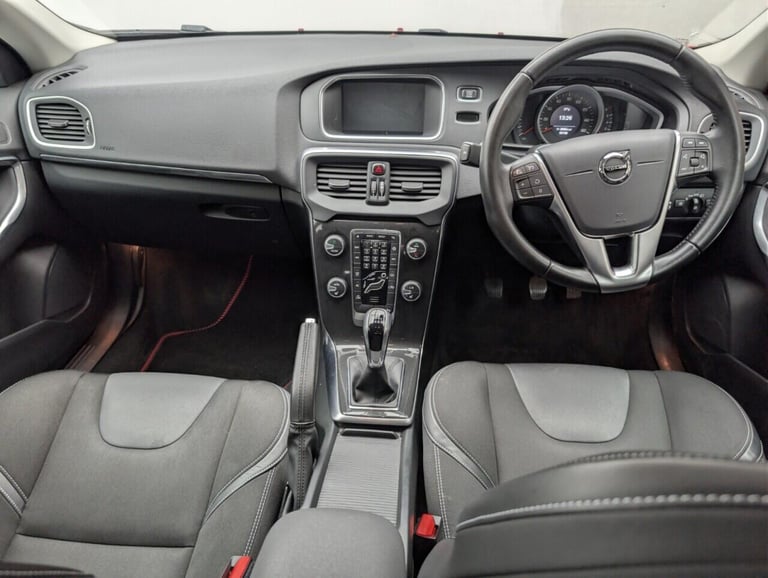 2017 Volvo V40 2.0 T2 Momentum Nav Plus Hatchback 5dr Petrol Manual Euro 6 (s/s) (122 ps)  HATCHB...