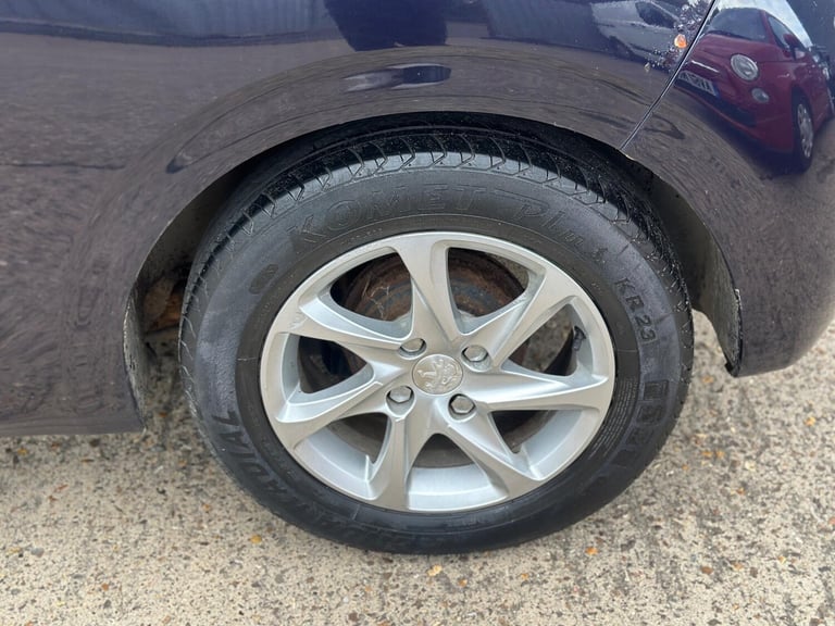 2014 Peugeot 208 1.2 VTi PureTech Style Euro 5 3dr HATCHBACK Petrol Manual