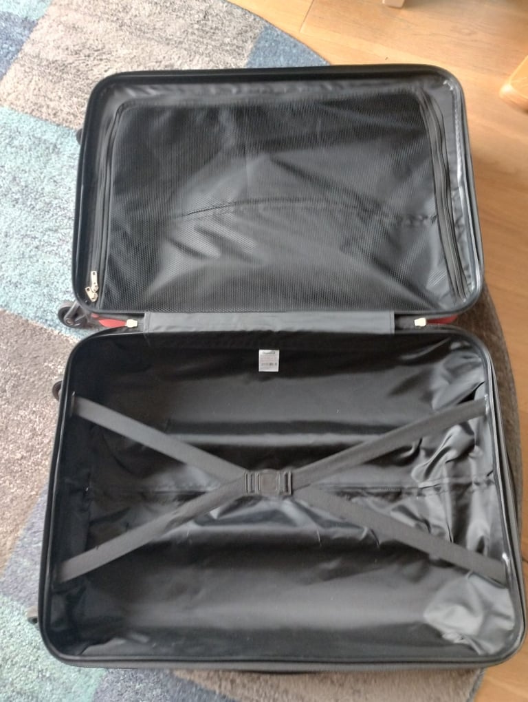 Medium hard shell suitcases