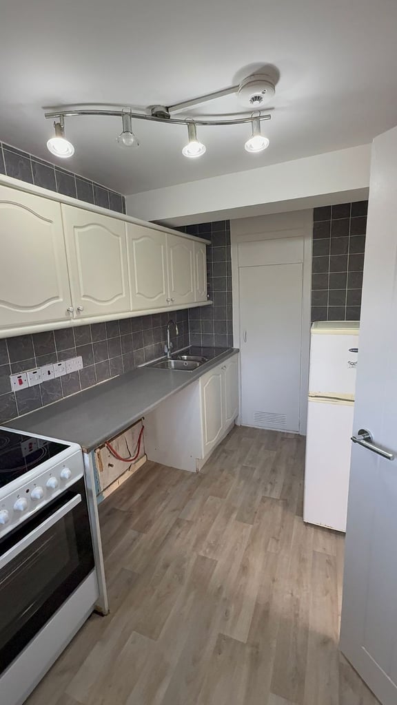 2 bedroom flat 