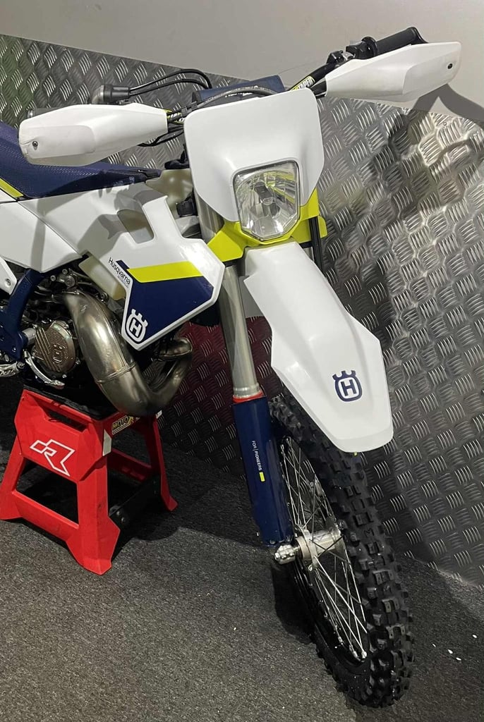 2025 HUSQVARNA 150 TPI...15 HOURS....CLEAN EXAMPLE....£6995.....MOTO X CHANGE 