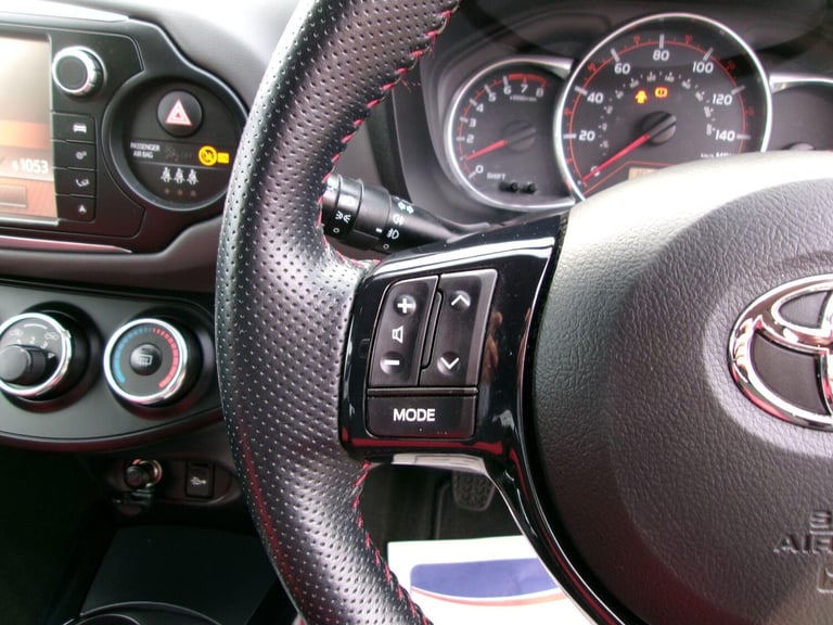 2015 Toyota Yaris 1.33 VVT-i Sport 5dr HATCHBACK PETROL Manual