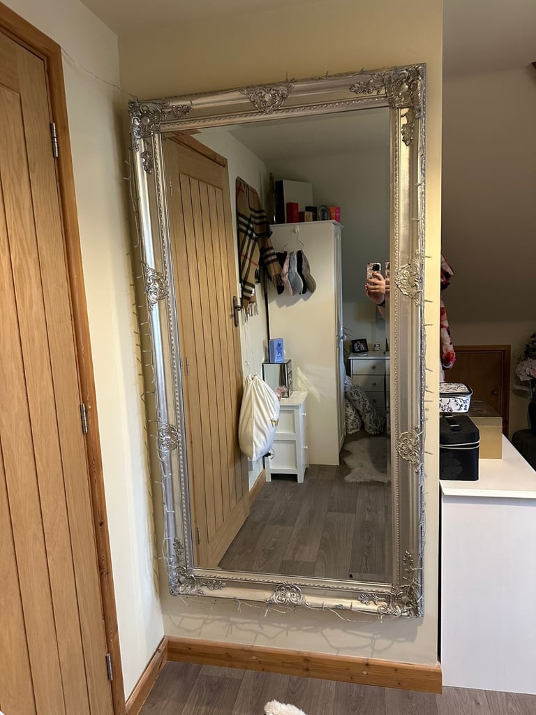 image for Antique style wall mirror 