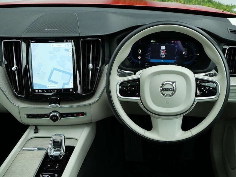 2022 Volvo XC60 2.0h T6 Recharge 18.8kWh Inscription SUV 5dr Petrol Plug-in Hybrid Auto AWD SUV H...