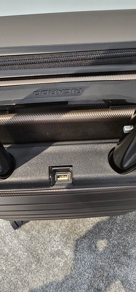 Ricardo Beverly Hills 21” Carry-On Hardcase Spinner Suitcase Luggage