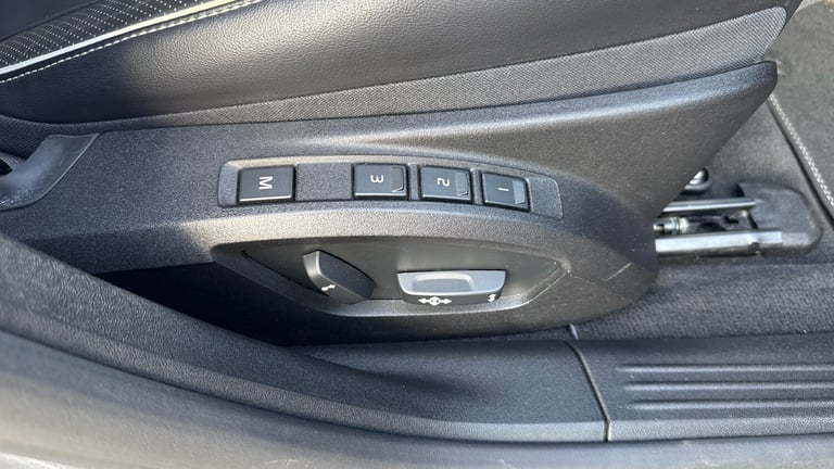 2019 Volvo V40 1.5 T3 R-Design Edition Hatchback 5dr Petrol Auto Euro 6 (s/s) (152 ps) Hatchback ...