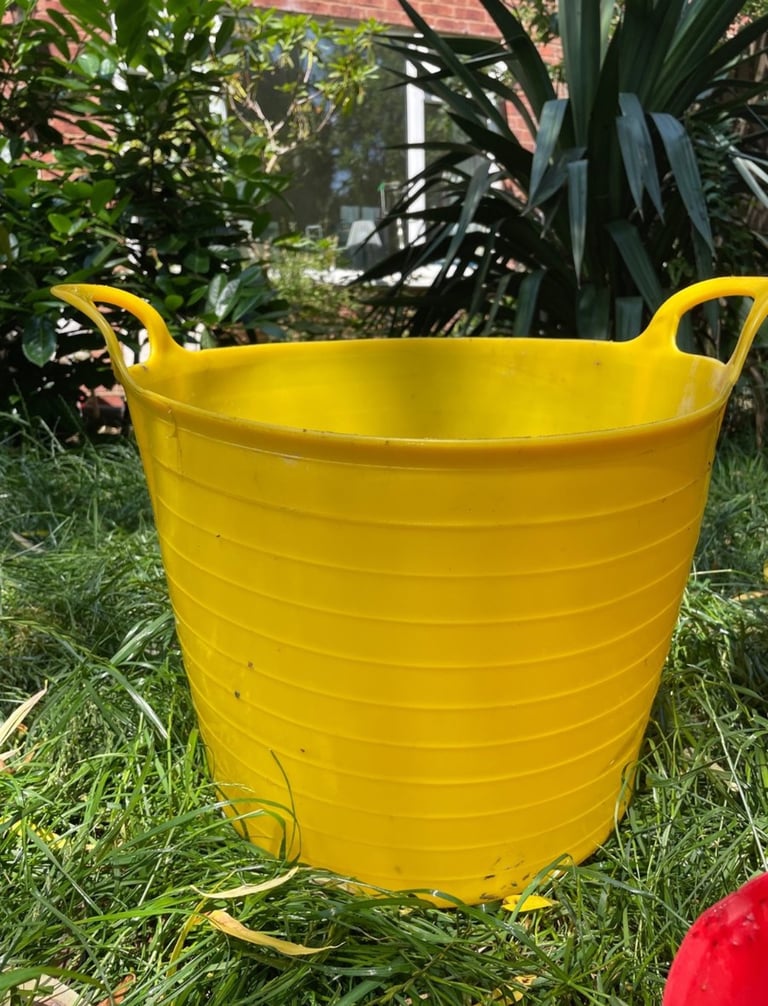 HORSE BUCKETS 