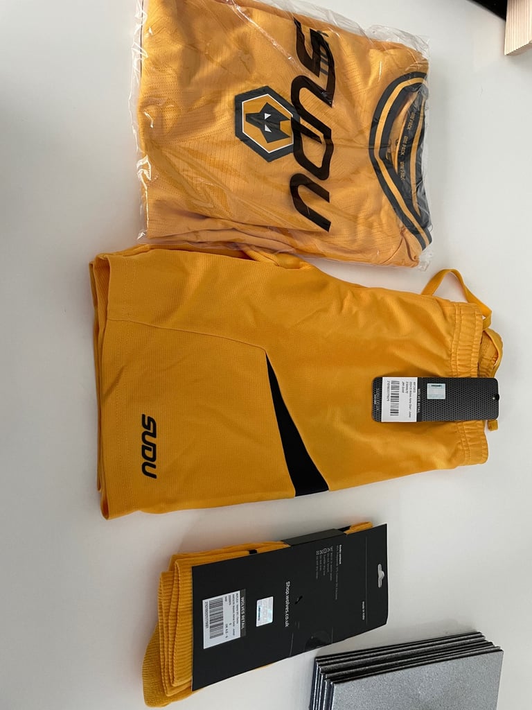 image for Band New Junior Wolves football strip