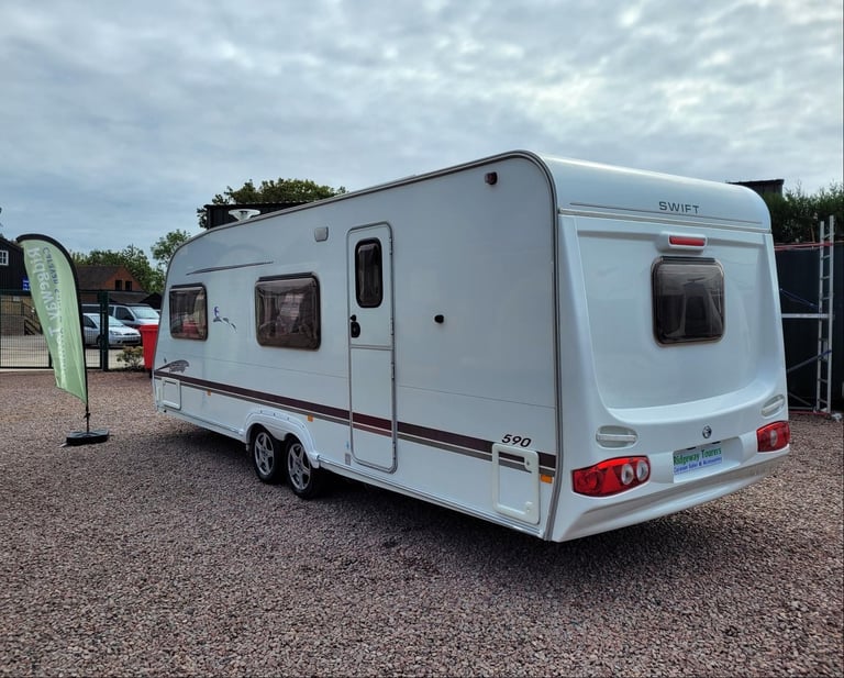 * SALE AGREED*Swift Fairway 590 2005 Twin Axle 6 Berth - Motor Mover, Fixed Bunk