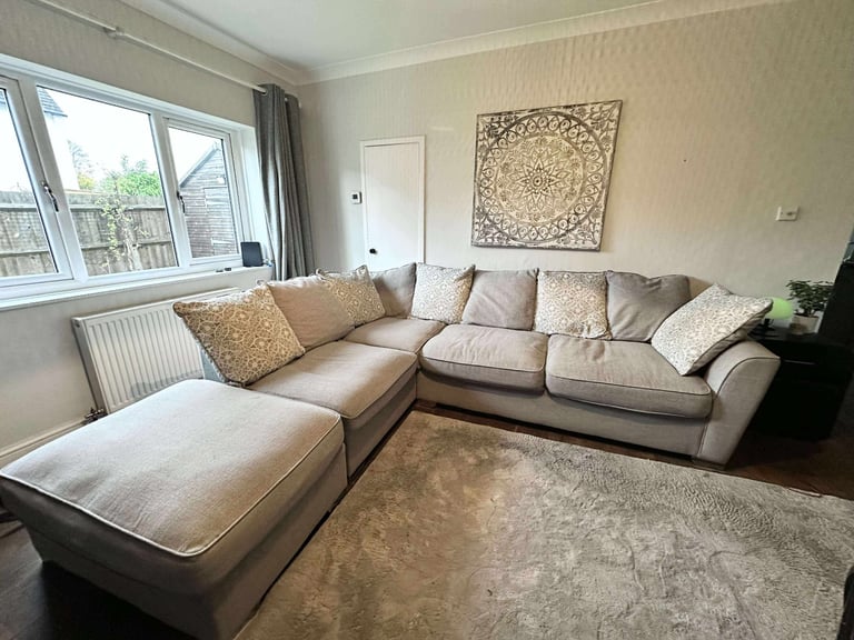 Grey Corner Sofa with Chaise – Comfy, Clean & Modern – DELIVERY AVAILABLE TODAY!