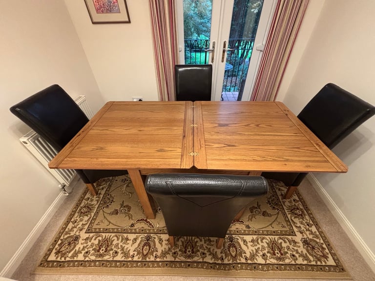 Extending Solid Oak dining table and 4 chair